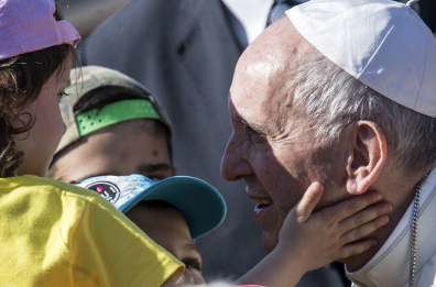 Con Bergoglio è tornata la figura fraterna del buon samaritano