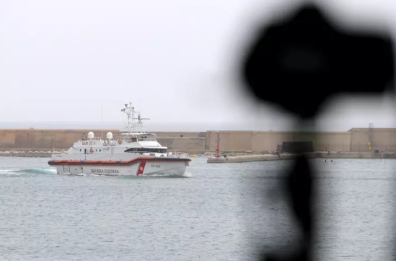 Santa Maria di Leuca, soccorsi 84 migranti in barca a vela: a bordo anche bambini