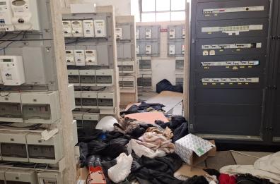 Bari, fiamme nel vano tecnico dell'ex Manifattura Tabacchi: disagi per gli operatori del mercato rionale «I senzatetto vengono a dormire qui»