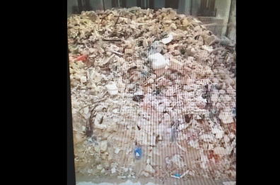 Bari, speranza tra le macerie per i residenti della palazzina di via Pinto crollata: «Qui sono i nostri beni»