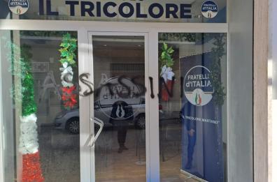 Scritte contro la premier Meloni della sede FdI di Martano, Congedo: «Sfregio sinistra»