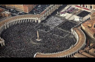 Funerali Papa Francesco: la diretta della piazza vista dall'alto, con l'elicottero della Polizia di Stato