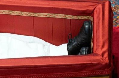Papa Francesco sepolto con le «sue» scarpe di sempre: sono ortopediche e made in Salento