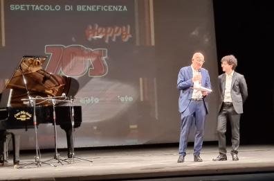 A Bari uno spettacolo di beneficenza per i 70 anni del sottosegretario Sisto