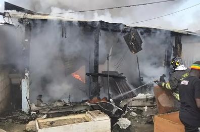 Incendio distrugge le baracche dei migranti a Borgo Mezzanone: nessun ferito