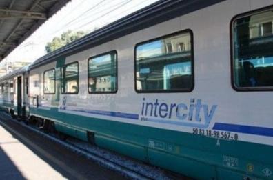 Guasto per un Intercity, traffico per ore in tilt sulla Bari-Pescara