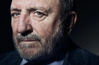 «Il bene e il male. Educare le nuove generazioni»: Galimberti al Petruzzelli affronta una sfida del nostro tempo