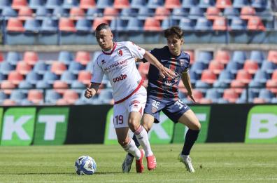 Il Bari perde l'ennesima occasione per i playoff: a Cosenza i biancorossi sconfitti 1-0