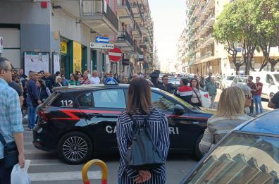 Taranto, dopo il crollo del solaio gli inquilini sgomberati protestano: «Non sappiamo dove andare»