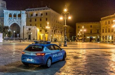 Lecce, al ristorante non paga il conto: fugge con l'auto e ha un incidente. Fermata 48enne