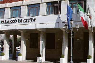 Barletta, i rincari della tassa rifiuti: «La colpa non è del comune. Ora vi spiego il perché degli aumenti»
