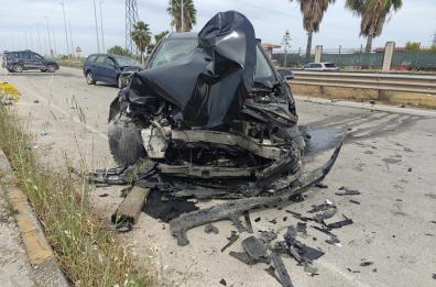 Cerignola, scontro tra auto sulla sp77: 7 persone ferite, tra loro una donna in gravi condizioni