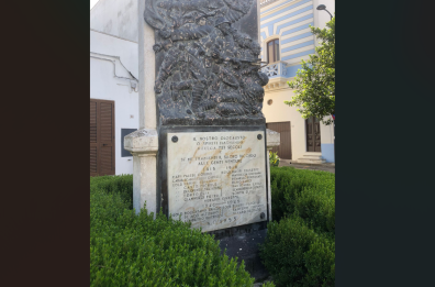 Felline, simbolo delle SS sul Monumento ai Caduti: sdegno nella comunità