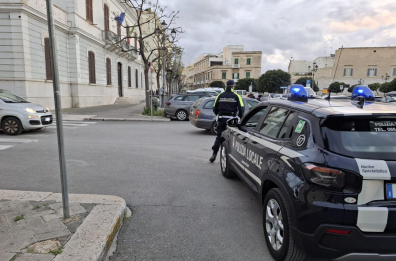 Trani, allarme sosta selvaggia: oltre 600 multe e incubo viabilità nei ponti di primavera