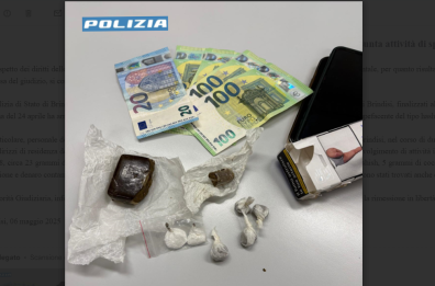 Brindisi, spacciavano e nascondevano in casa dosi di hashish e cocaina oltre a 775 euro: due arresti