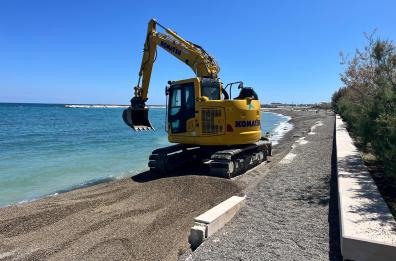 Bari, la spiaggia di San Girolamo si prepara per l'estate: sul lungomare al via  i lavori di ripascimento 