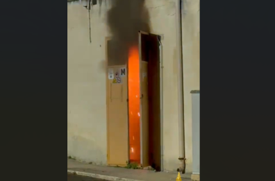 Monopoli, a fuoco una cabina di alta tensione dell'Enel: intero quartiere per ore senza luce, anche una farmacia