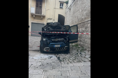 Terlizzi, auto del consigliere Ruggiero data alle fiamme: «È il terzo atto intimidatorio, non mi arrendo»