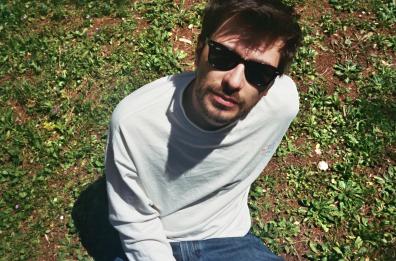«Meno male»: EP d'esordio per Eraèmme, talento di Putignano cresciuto tra musica e Carnevale