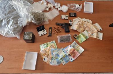 Monteroni di Lecce, a casa con oltre un chilo di droga tra cocaina e marijuana: arrestato 42enne