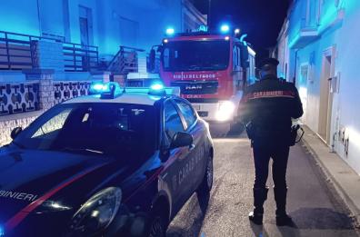 Racale, fiamme nella notte in un'abitazione a piano terra: 80enne salvato dai vigili del fuoco