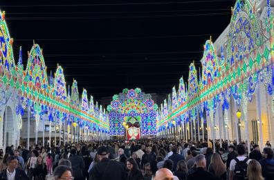 Bari, 71enne ha un arresto cardiaco in piazza del Ferrarese durante la festa di San Nicola: salvato dai soccorsi