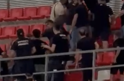 Bari- Pisa, daspo di 8 anni per un tifoso: colpì con un pugno un uomo che non voleva lasciare la curva nord