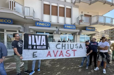 Taranto, protesta durante l'inaugurazione del Tecnopolo del Mediterraneo: «Niente passerelle»