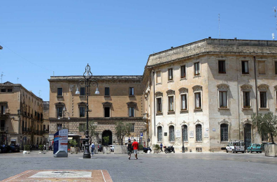 Lecce, un incarico da 80mila euro: l’opposizione all’attacco