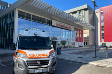 Parcheggi, protestano i dipendenti del Fazzi di Lecce: «Posti auto occupati dagli utenti, serve una soluzione»