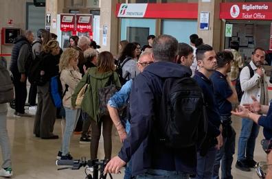 Trani, treno investe una persona: ritardi fino a tre ore sulla linea Pescara-Bari. Circolazione ripresa