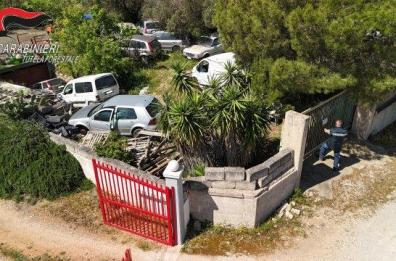 Manduria, cimitero di auto smontate o abbandonate: sequestrato terreno insieme a autodemolizione abusiva