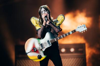 «Nessuna scaramanzia, prima di salire sul palco faccio stretching. Topo Gigio? Ci siamo sentiti...», Lucio Corsi racconta il suo Eurovision