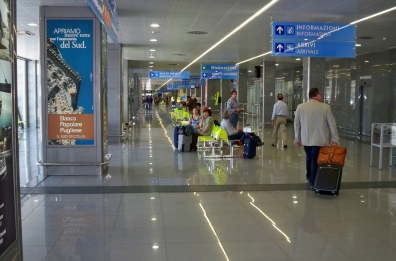 Brindisi, pochi poliziotti in aeroporto e al porto: «Sicurezza a rischio se non arriverà altro personale»