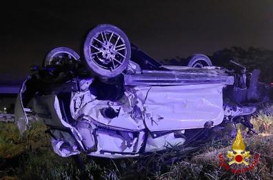 Bari, auto si ribalta sulla SS16: donna ricoverata in codice rosso