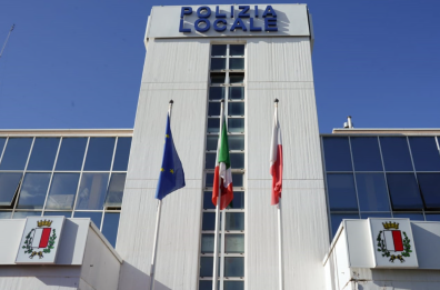 «Codice Interno» a Bari,  i vigili trasferiti sono tornati a indossare la divisa