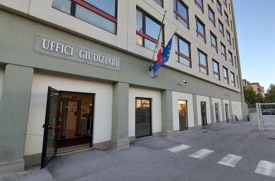 Spaccio a Sannicandro, in dodici rischiano il carcere: trenta chili di cocaina smerciati in un casolare