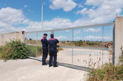 Autorizzazione revocata nel 2018 ma la ditta continuava a estrarre pietra dalla cava: sequestrata area da 20 ettari nel Leccese