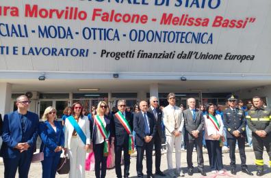 Attentato alla scuola di Brindisi, dopo 13 anni intitolato l'Istituto alla 16enne Melissa Bassi
