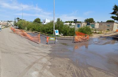 Forata condotta fogna nera a Nardò, liquami sversati in mare: sfiorato il disastro ambientale VIDEO