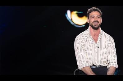 Il bitontino Michele Morrone «belva» per una sera da Francesca Fagnani: «Ho sofferto di depressione»
