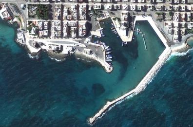 Sospetto ordigno bellico in mare, chiuso il porto di Savelletri