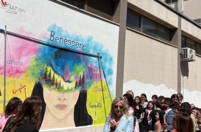 Bari, inaugurato il «murale green» dedicato al Benessere all’I.C. Nicola Zingarelli