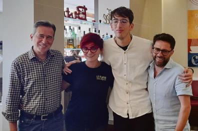 Autismo, a Bari l’inclusione tra caffè e biscotti: la storia di Matteo, assunto in un bar