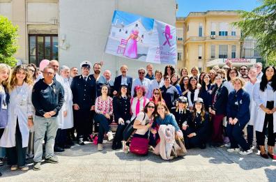 Bari, una panchina rosa al Policlinico per la sensibilizzazione al tumore al seno