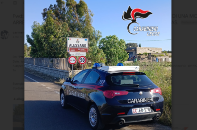 Alessano, tenta di rubare pezzi di una motoape ma un poliziotto in pensione lo ferma: arrestato 40enne