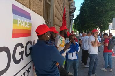 Caporalato e lavoro in nero, i sindacati scendono in strada a Foggia: &laquo;Cinque s&igrave; al referendum&raquo;