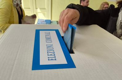 A Matera ballottaggio tra Cifarelli e Nicoletti: già si pensa agli accordi. Ma i grillini: non ci schiereremo