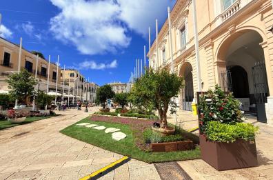 Bari, Piazza del Ferrarese si trasforma in un giardino urbano: riparte «Primavera mediterranea»