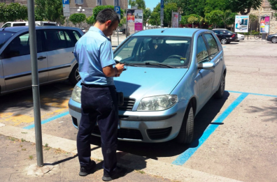 Trani, torna dopo 2 mesi la sosta a pagamento: da oggi nuovamente operative le strisce blu